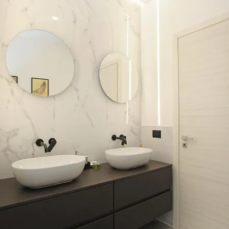 Spacious And Cozy Flat With Two Bathrooms *